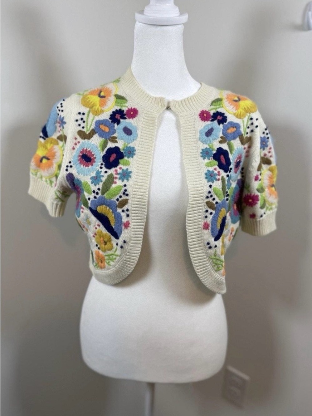Wendy Hil Cream Cropped Cardigan with Multicolor Floral Embroidery